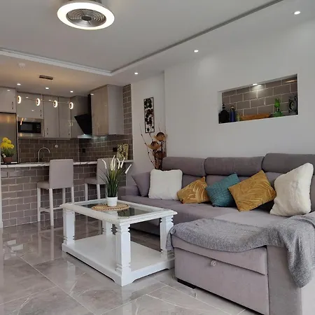 One Bed Ground Floor Pool View Appartement *