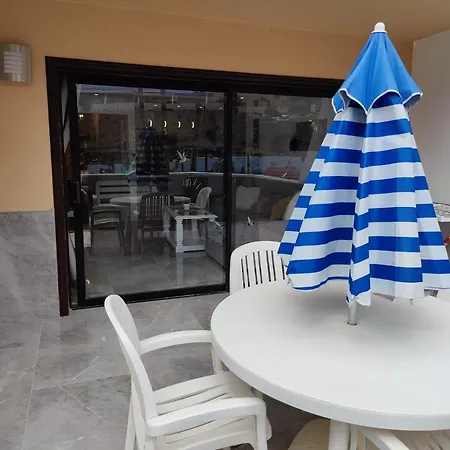 One Bed Ground Floor Pool View Appartement *
