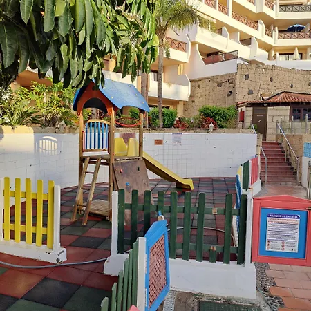 One Bed Ground Floor Pool View Appartement *